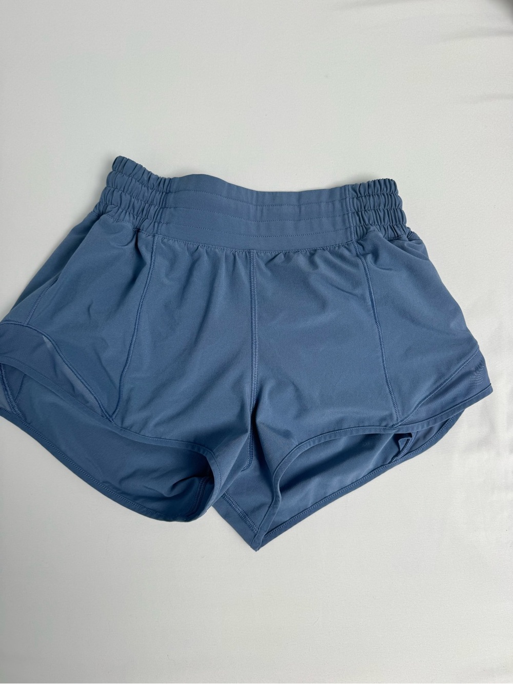 Lululemon Women's Hotty Hot High-Rise Lined Short 2.5" size 2 in Oasis Blue